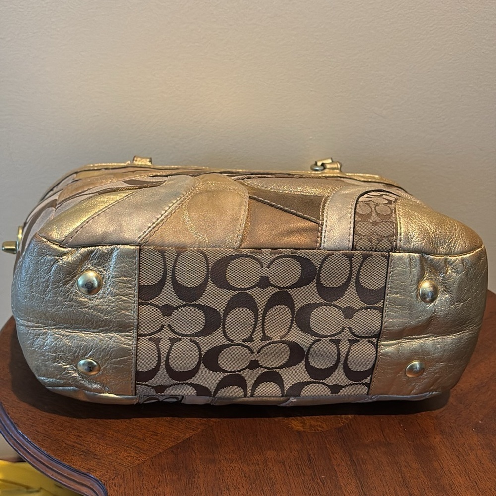 Coach Vintage Patchwork shoulder bag gold metallic leathers & monogram canvas - Picture 13 of 17